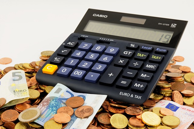 Pożyczki pozabankowe a kredyty w bankach: porównanie