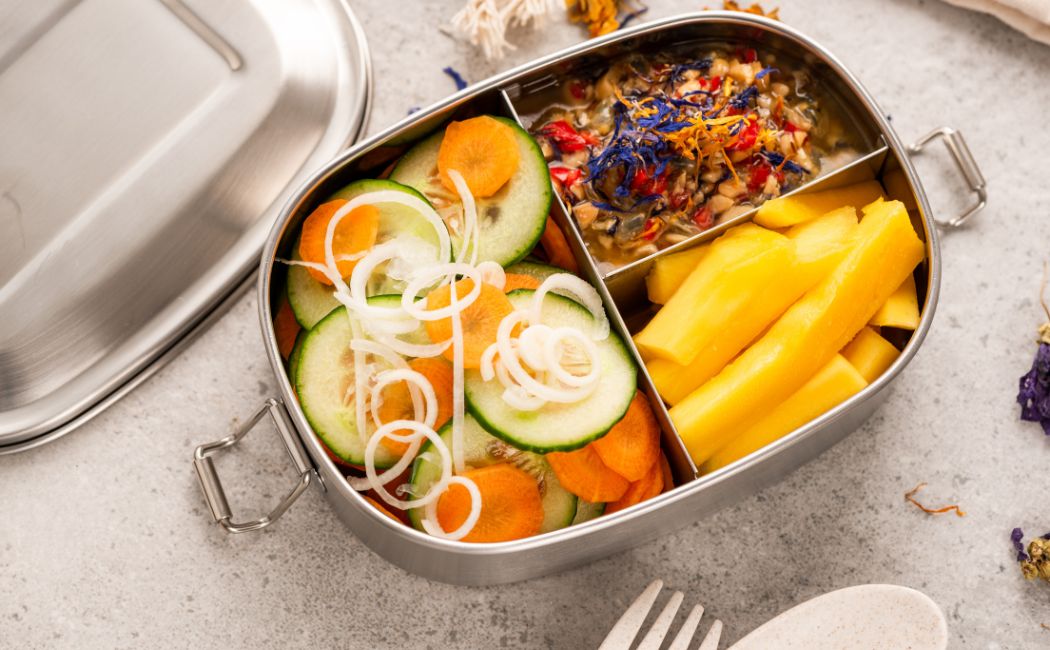 Zdrowe i smaczne jedzenie na wynos: czemu catering dietetyczny stał się tak pożądanym rozwiązaniem?