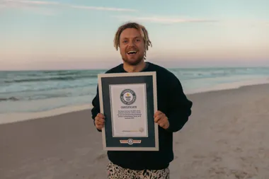 Obraz do artykułu: Słupszczanin Maciek Rutkowski z rekordem Guinnessa. Jako pierwszy tak szybko przepłynął Bałtyk na desce windsurfingowej