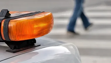 Zanim zabrzmi pierwszy dzwonek, policjanci sprawdzają drogi do szkół w Słupsku