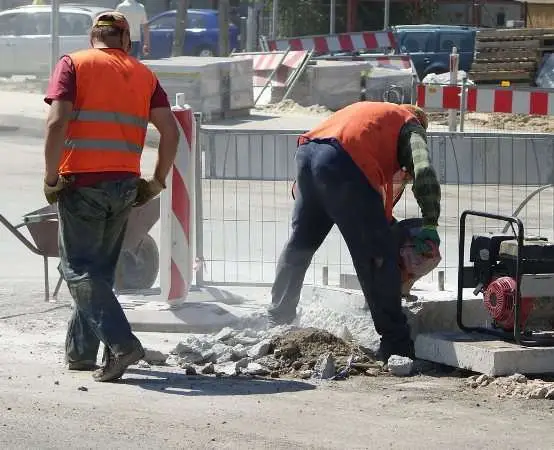 Nocne kursy w Słupsku będą według czasu letniego podczas zmiany na czas zimowy