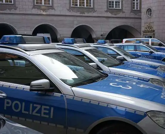 Policjanci zatrzymali kierowcę mercedesa po wypadku na skrzyżowaniu w Słupsku