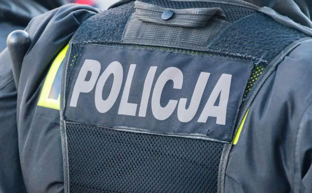 Policjanci ze Słupska uczą dzieci bezpiecznej jazdy na rowerze i hulajnodze