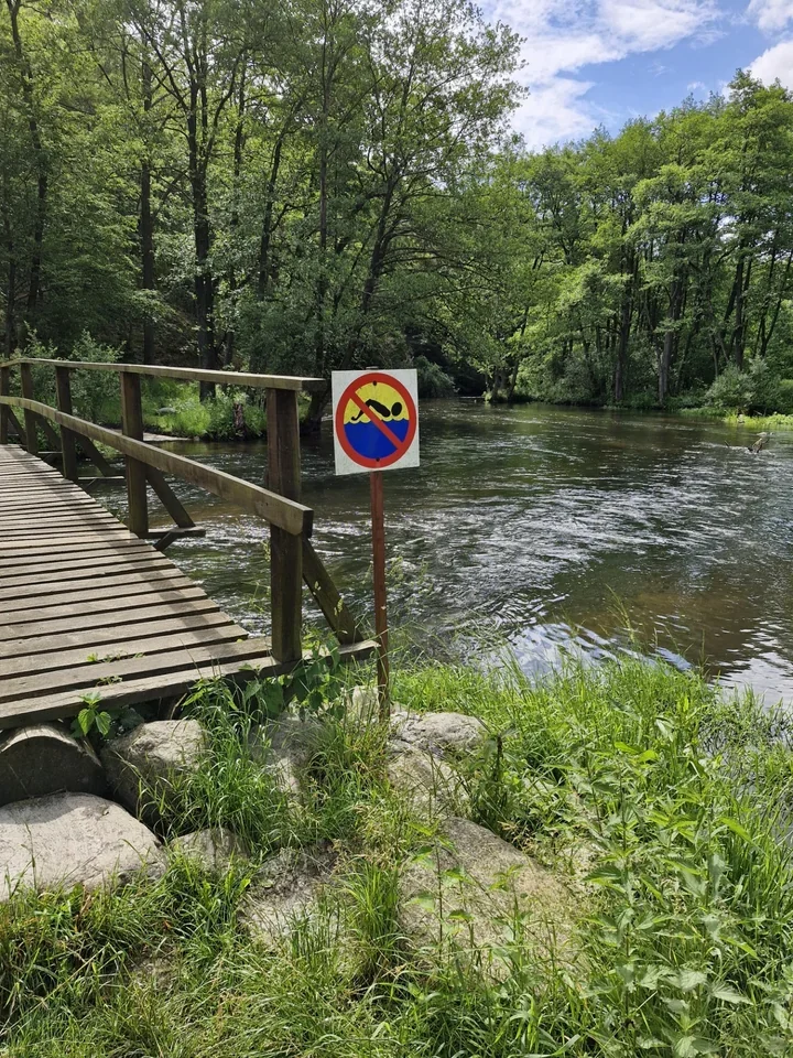 W Gminie Damnica obowiązuje zakaz kąpieli. Lista miejsc jest długa