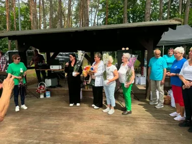 Seniorzy świętowali nad jeziorem. Padły słowa o energii bez wieku