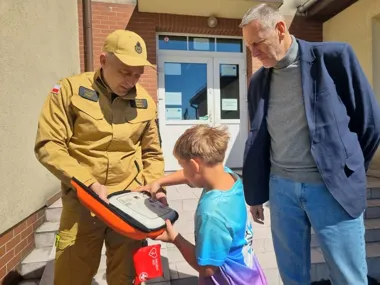 Pierwsze AED już stoją w gminie Damnica. Mają ratować, gdy liczą się sekundy