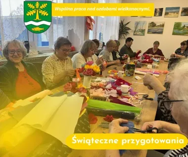 Seniorzy z Domaradza szykują wielkanocne palmy podczas kolorowych warsztatów