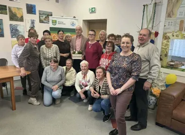 Bratki, pizza i rozmowy przy kawie rozgrzały seniorów w Damnicy