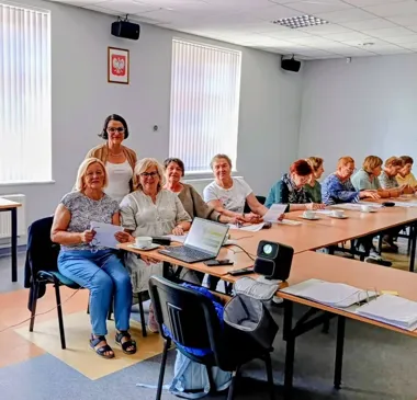 Nie tylko wykład o cukrzycy. Seniorzy w Damnicy ćwiczyli pomiar glukozy