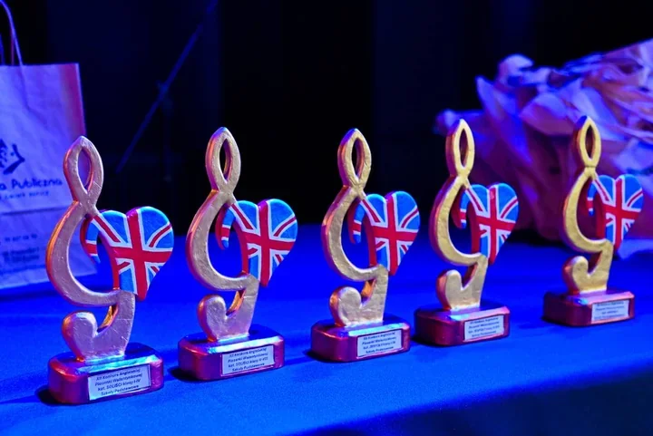 Młodzi wokaliści oczarowali publiczność – finał XII Konkursu Angielskiej Piosenki Walentynkowej