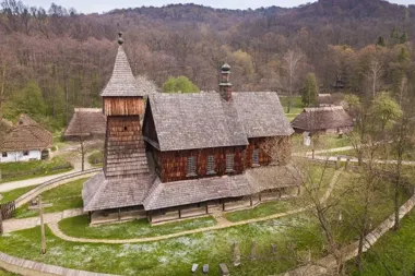 Sanocki skansen potrzebuje wsparcia po pożarze. Można pomóc