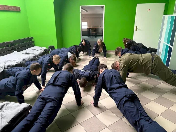 Młodzi ze Słupska przeszli musztrę - komendant z Ustki prowadził zajęcia