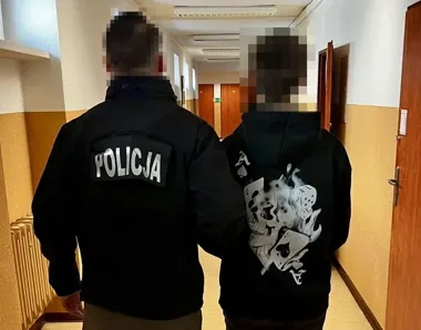 Piwo za 30 zł skończyło się brutalnym atakiem przed marketem w Słupsku