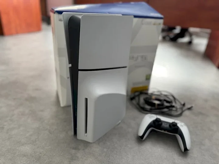 Zapłacił część rachunku - wyszedł ze sklepu z konsolą za 2 tys. zł