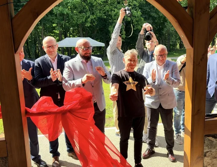 Odnowiony park przy DPS w Machowinie zyskał nowe funkcje
