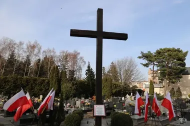 Pod Krzyżem Katyńskim w Ustce wróci pamięć o ofiarach zbrodni