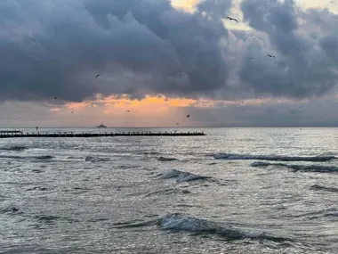 Plaże w Ustce znów dostępne. Otwarto odcinek między zejściami U16 i U31