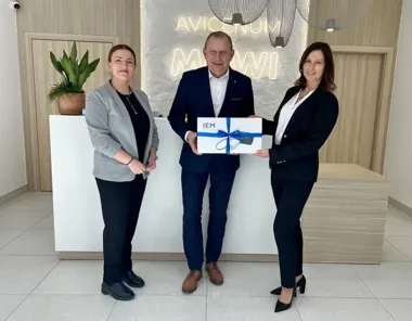 Ustka wspiera przychodnię – burmistrz przekazał holter ciśnieniowy dla pacjentów